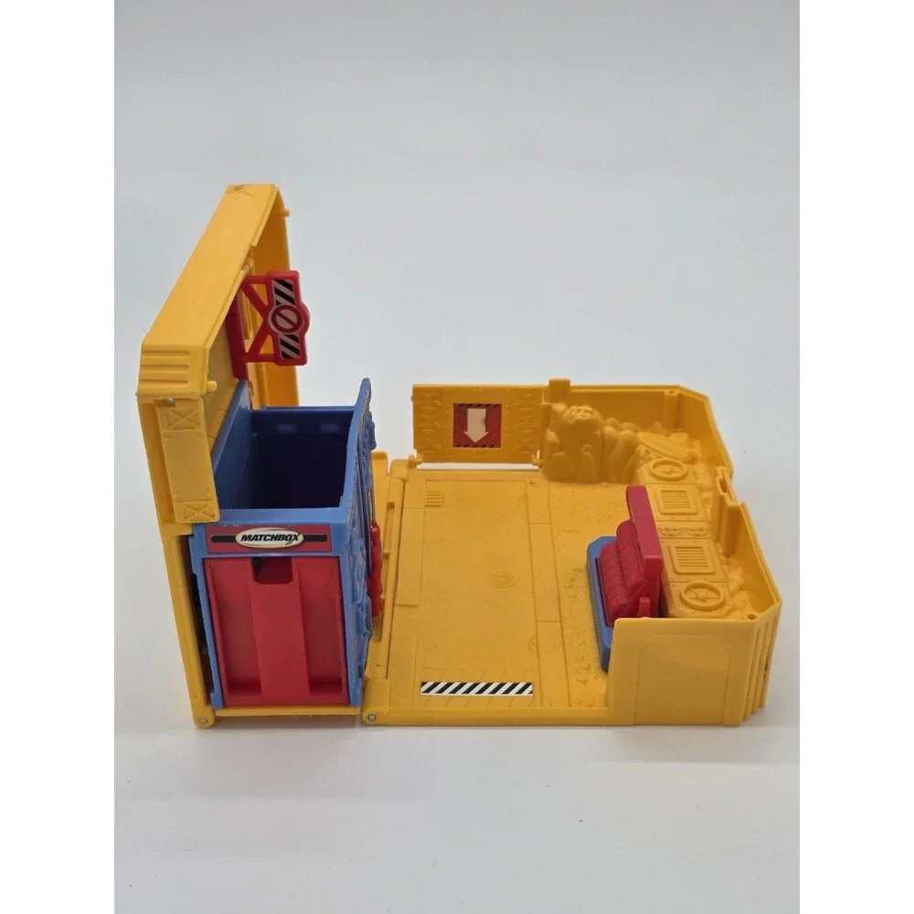 VTG 2001 Matchbox “MB Garage” Pop-Up & Go Fold-N-Go Playset